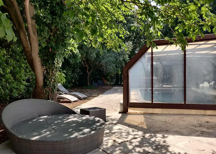 Muscat, Piscine Chauffee